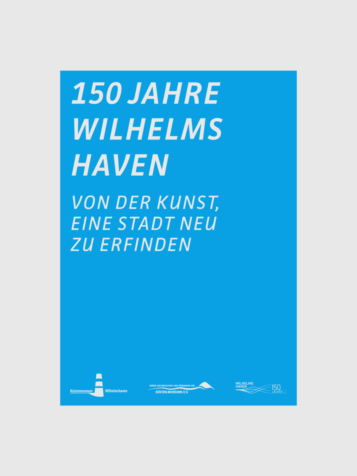 Küstenmuseum Wilhelmshaven Sonderausstellung 150 Jahre Wilhelmshaven Ausstellungsplakat animiert weiße Schrift auf blauem Hintergrund
